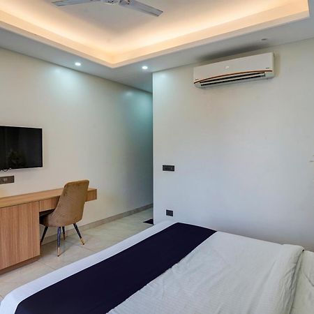 Hotel O Parkinn Γκουργκάον Εξωτερικό φωτογραφία